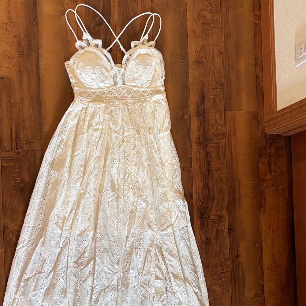 Elegant White Lace Dress